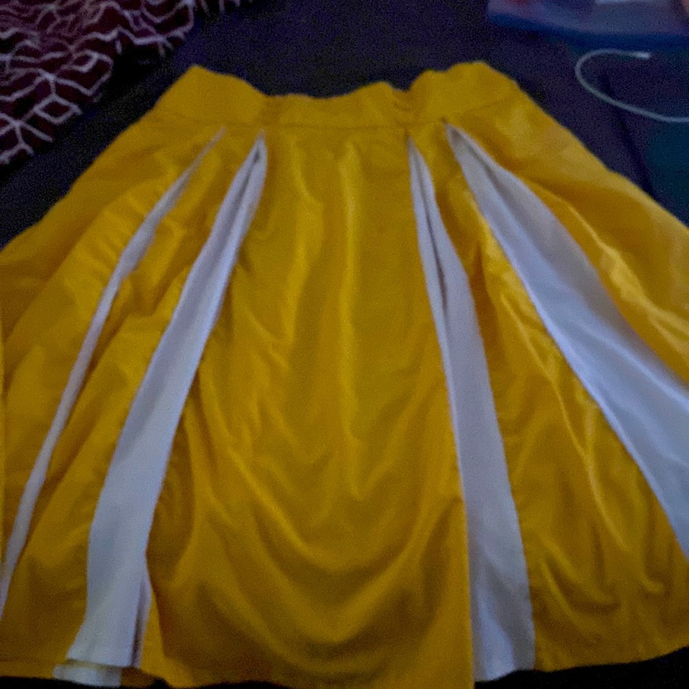 Adorable yellow skirt